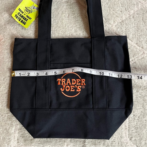Set of 4 Trader Joe’s Halloween Mini Tote Bags - Picture 10 of 12